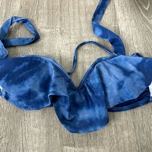 Medium bikini top great condition from Aeropostale. Cute ruffle detail